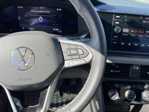 Used 2023 Volkswagen Taos SE w/ Panoramic Sunroof Package image 19