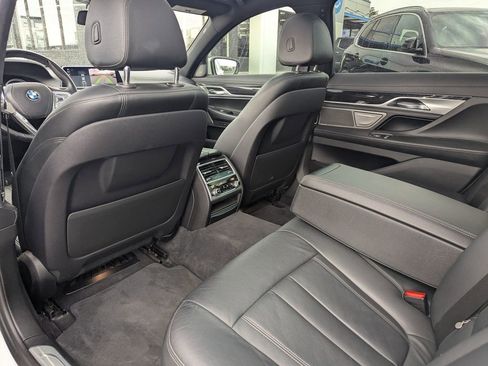 Used 2019 BMW 740i w/ M Sport Package RWD image 31