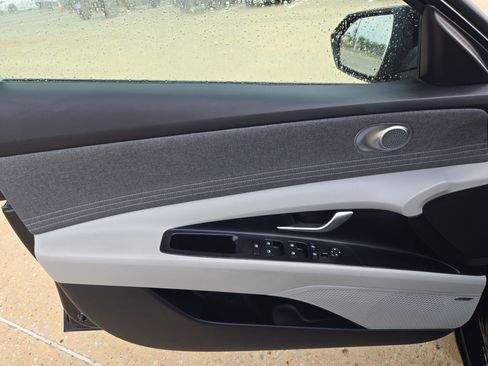Used 2024 Hyundai Elantra Limited FWD image 13
