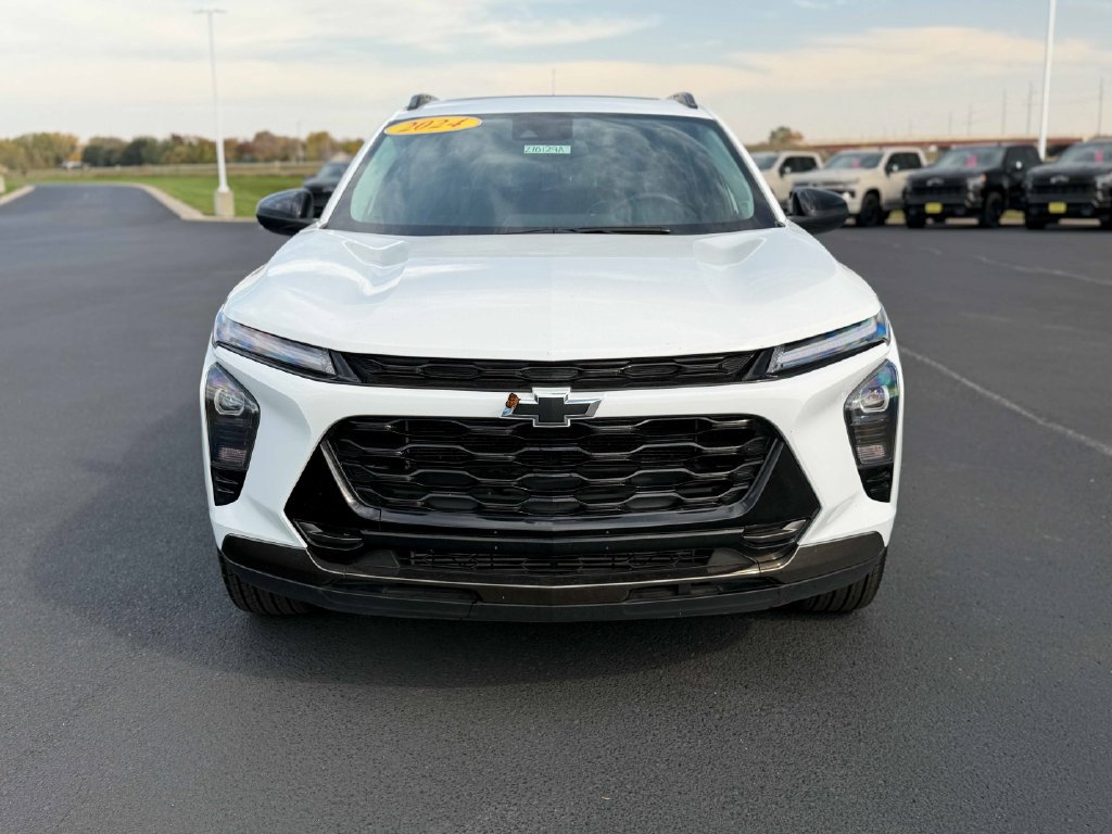 Used 2024 Chevrolet Trax ACTIV w/ Sunroof Package FWD image 2