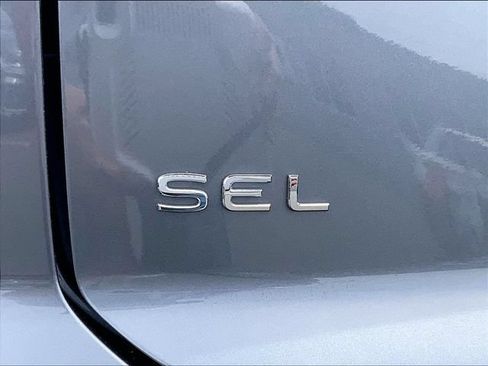 Certified 2025 Volkswagen Atlas Cross Sport SEL AWD/4WD image 18
