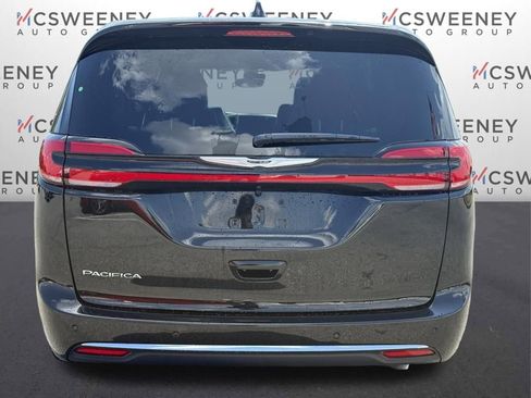 New 2026 Chrysler Pacifica Select image 4