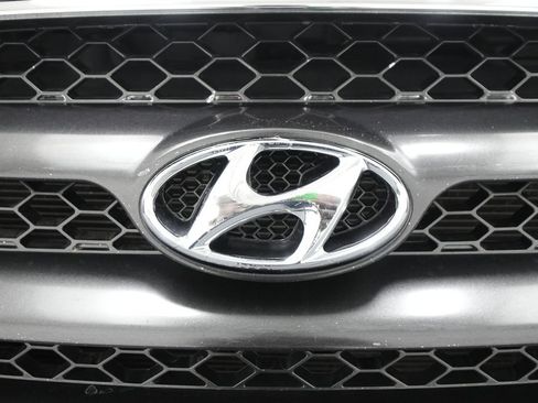 Used 2009 Hyundai Santa Fe GLS w/ Premium Pkg 3 FWD image 11
