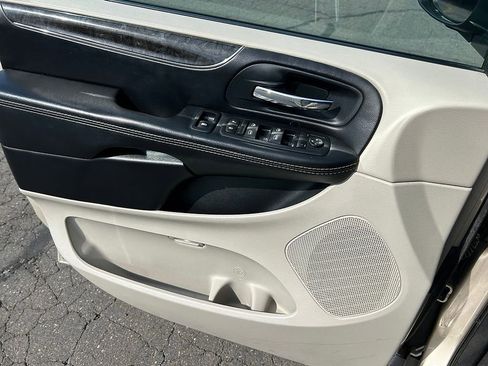 Used 2015 Chrysler Town & Country Touring w/ Driver Convenience Group FWD image 14