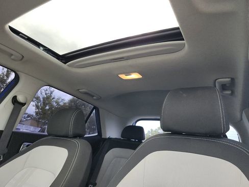 Used 2023 Hyundai Venue SEL FWD image 19