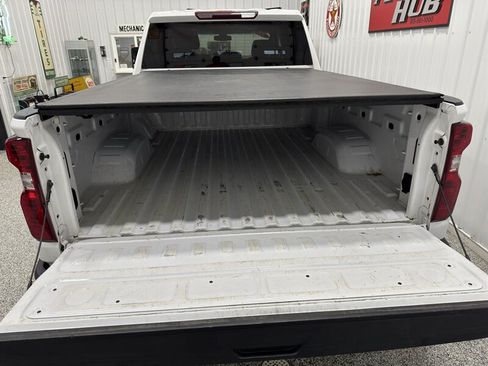 Used 2022 Chevrolet Silverado 2500 Custom w/ Custom Value Package AWD/4WD image 18