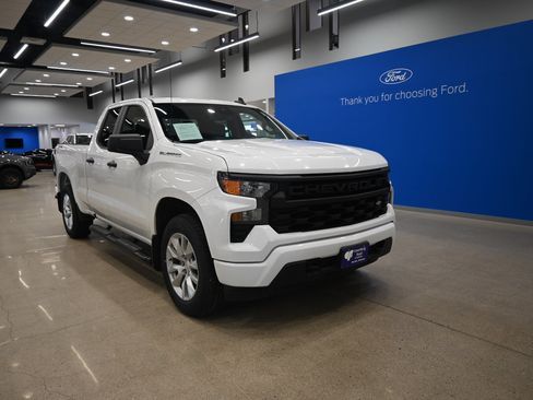 Used 2022 Chevrolet Silverado 1500 Custom image 2
