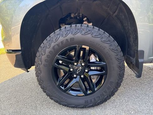 Used 2024 Chevrolet Silverado 1500 LT Trail Boss w/ Convenience Package II image 9