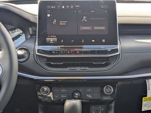 New 2026 Jeep Compass Latitude image 13