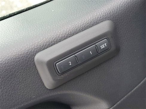 Used 2024 Nissan Titan PRO-4X w/ Pro-4x Convenience Package image 17