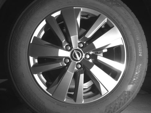 Used 2025 Nissan Pathfinder SV image 14