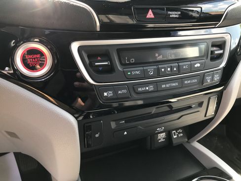 Used 2021 Honda Pilot Touring image 20