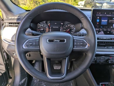 Used 2023 Jeep Compass Limited image 15