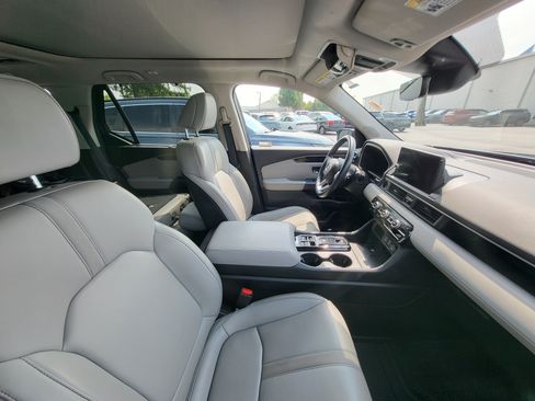 Used 2023 Honda Pilot Touring image 8