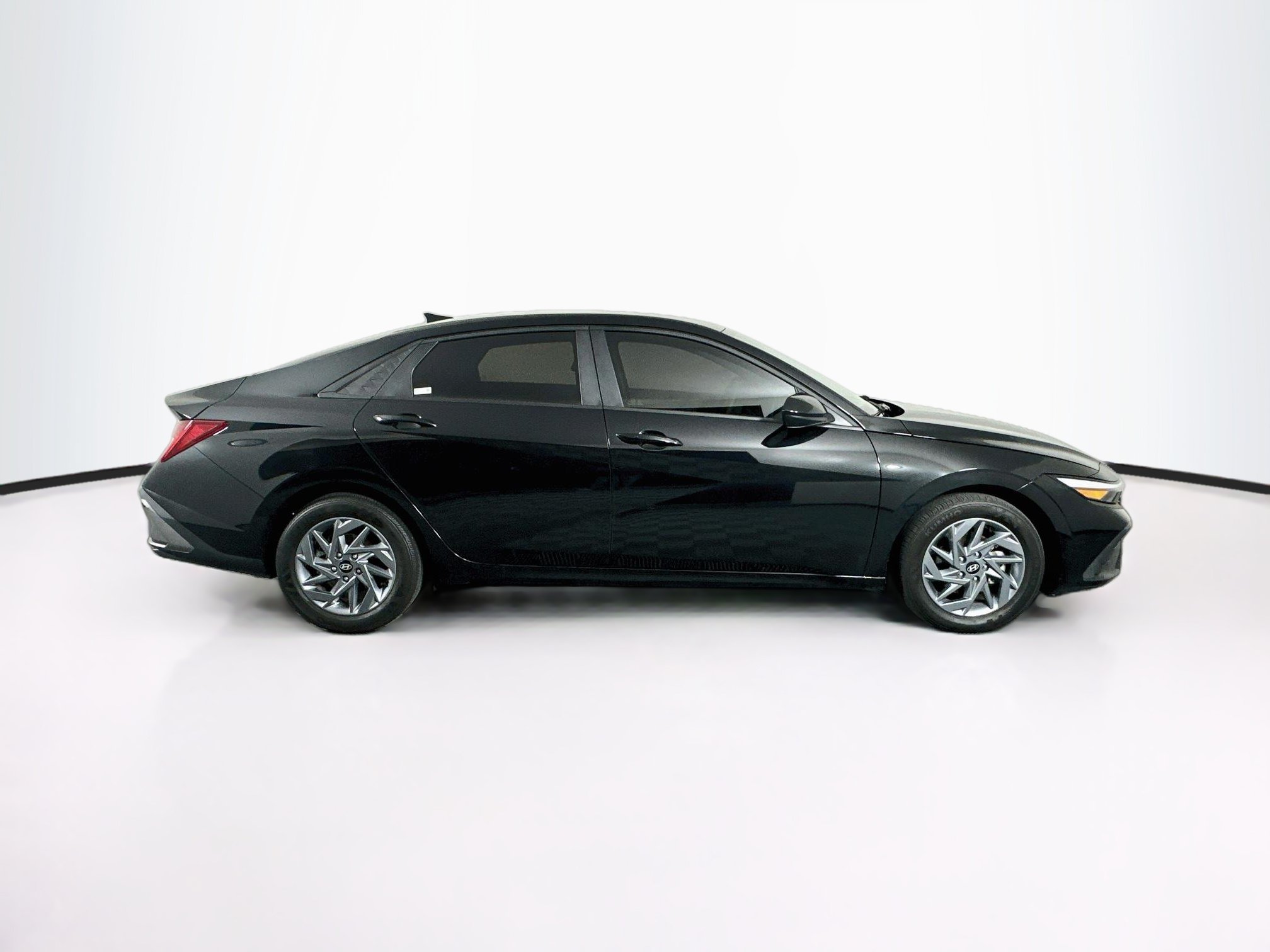 Used 2025 Hyundai Elantra Hybrid FWD image 10