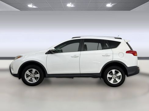 Used 2013 Toyota RAV4 XLE FWD image 2