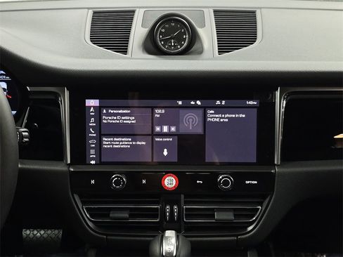 Used 2024 Porsche Macan image 16