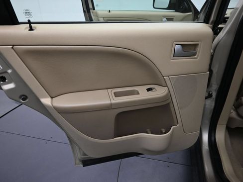 Used 2006 Ford Five Hundred SE FWD image 25