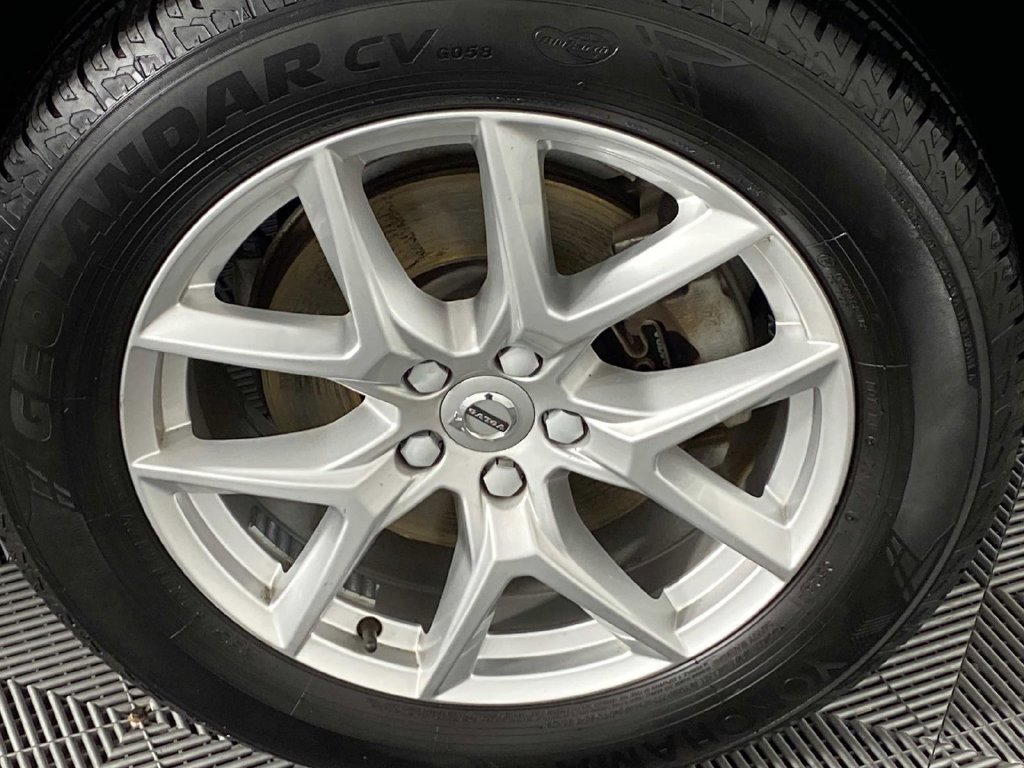 Used 2019 Volvo XC60 T5 Momentum w/ Premium Package FWD image 26