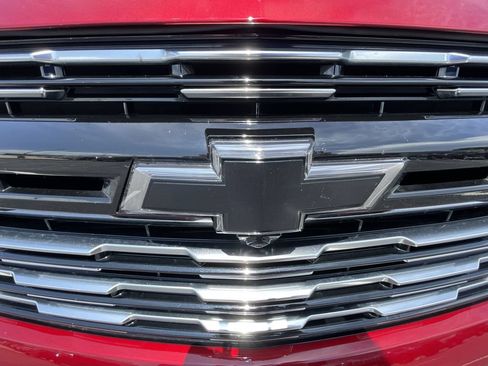 Used 2025 Chevrolet Suburban High Country AWD/4WD image 32