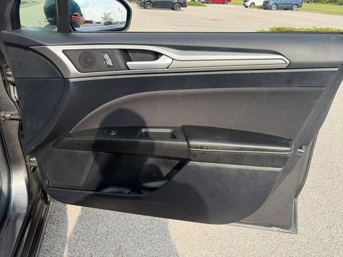 Used 2020 Ford Fusion SE FWD image 9