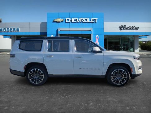 Used 2022 Jeep Grand Wagoneer Series III image 4