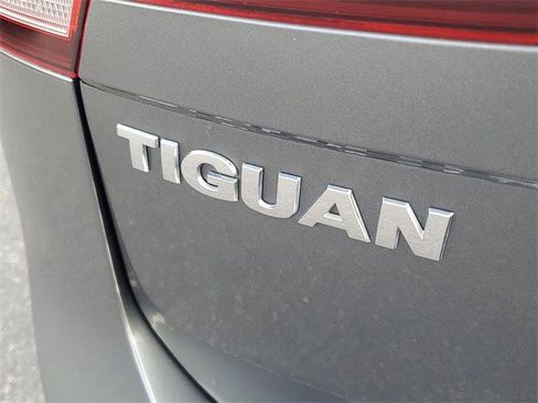 Used 2020 Volkswagen Tiguan S image 6