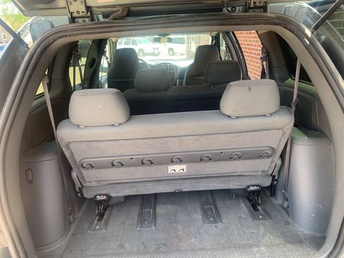 Used 2004 Chrysler Town & Country w/ Popular Equipment Group FWD image 5