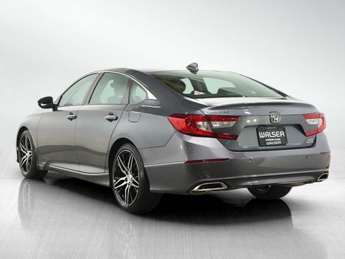 Used 2022 Honda Accord Touring image 3