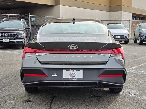 New 2026 Hyundai Elantra SE image 6