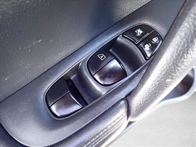 Used 2017 Nissan Rogue SV AWD/4WD image 13