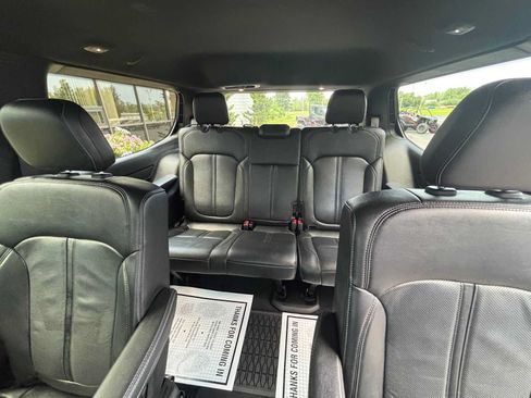 Used 2024 Jeep Wagoneer Series II AWD/4WD image 16