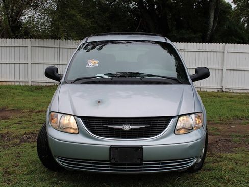 Used 2001 Chrysler Town & Country LX FWD image 2