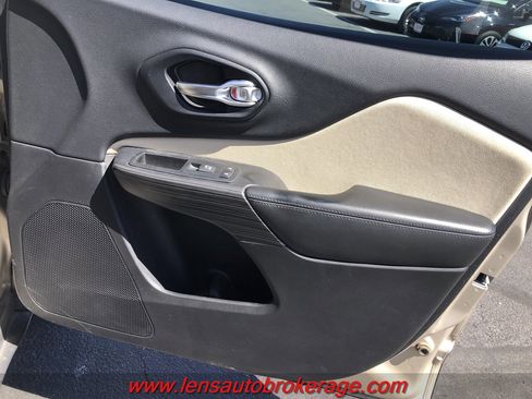 Used 2015 Jeep Cherokee Latitude w/ Comfort/Convenience Group image 20