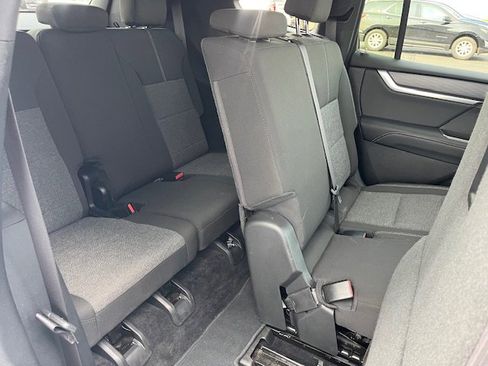 Used 2025 GMC Acadia Elevation image 12