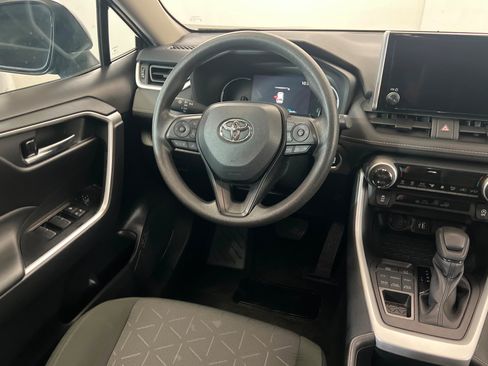 Used 2025 Toyota RAV4 XLE AWD/4WD image 10