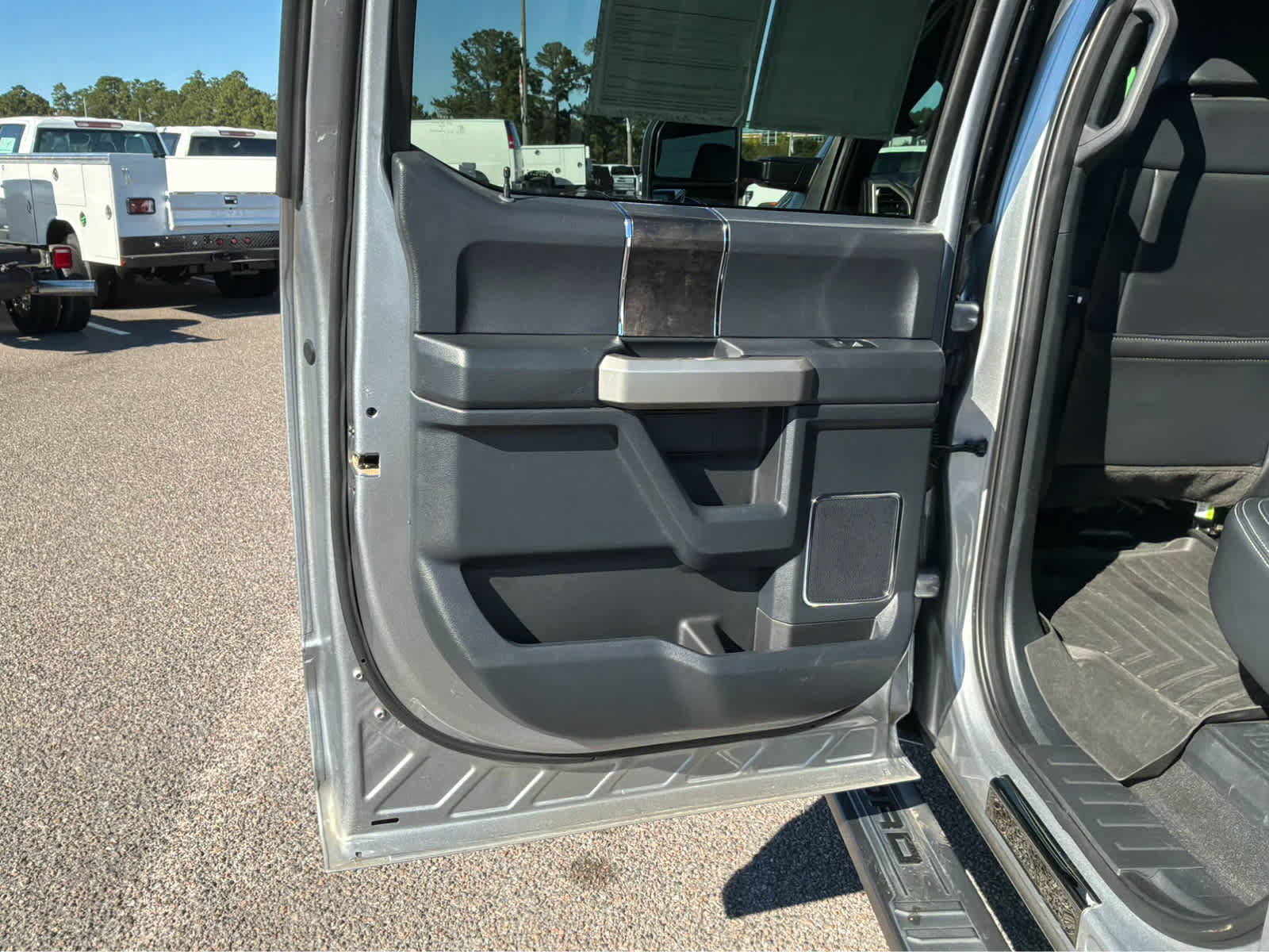 Used 2022 Ford F250 Lariat w/ Lariat Ultimate Package AWD/4WD image 18