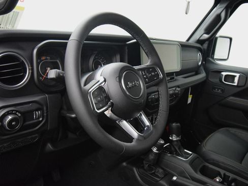 New 2026 Jeep Wrangler Unlimited Sahara AWD/4WD image 33