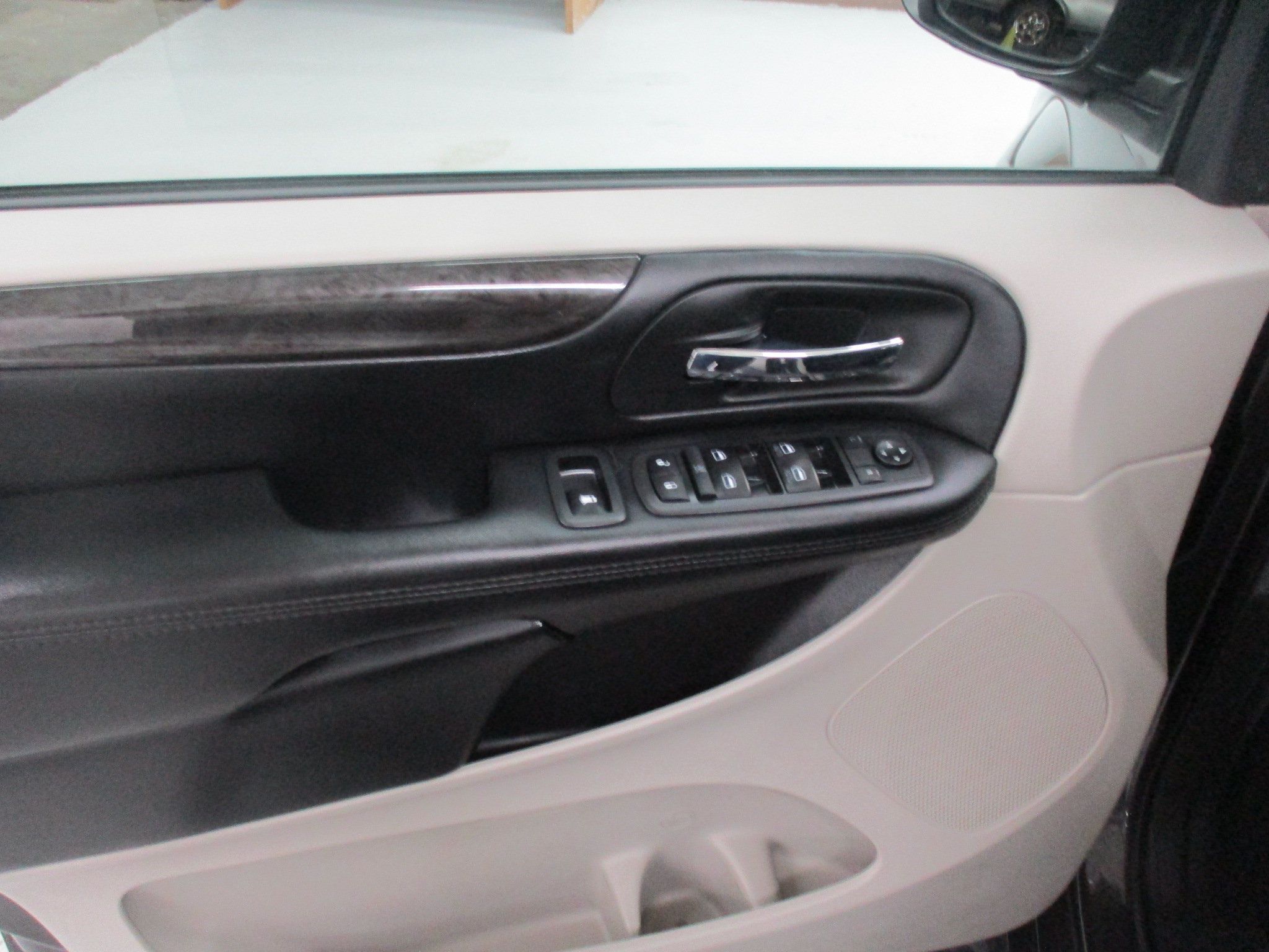 Used 2019 Dodge Grand Caravan SE w/ UConnect Hands-Free Group FWD image 14