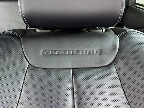 Used 2022 Jeep Grand Cherokee Overland w/ Advanced Protech Group III AWD/4WD image 17