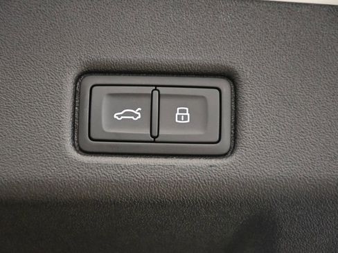 Used 2025 Audi Q5 Premium w/ Convenience Package image 56