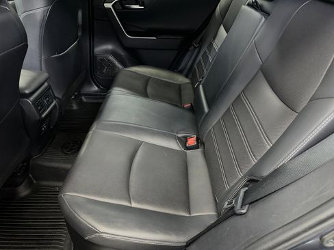 Used 2020 Toyota RAV4 Limited image 19