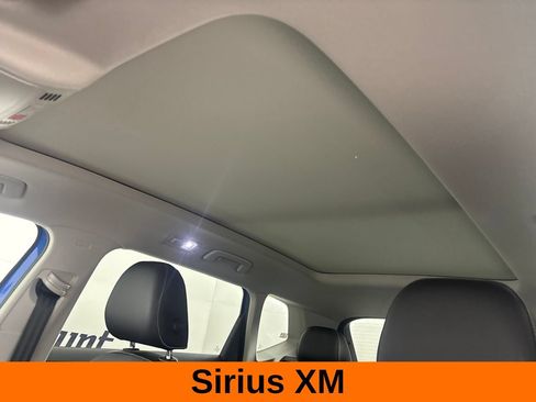 Used 2023 Volkswagen Taos SE w/ Panoramic Sunroof Package FWD image 12