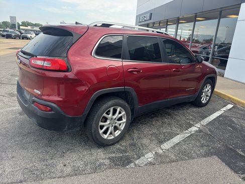 Used 2016 Jeep Cherokee Latitude w/ Cold Weather Group FWD image 5