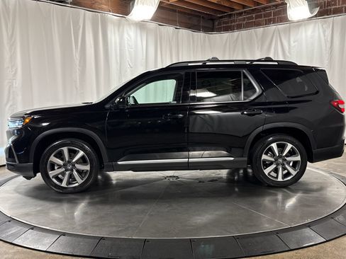Used 2025 Honda Pilot Touring image 8