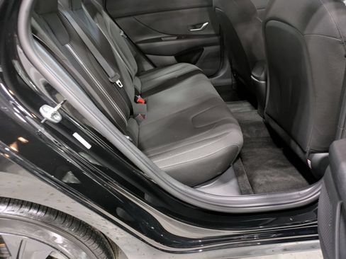 Used 2022 Hyundai Elantra SEL FWD image 26