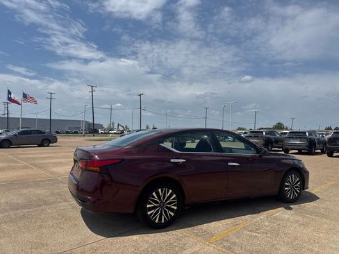 Certified 2025 Nissan Altima 2.5 SV FWD image 20