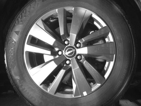 Used 2025 Nissan Pathfinder SV image 13