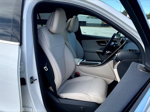 Certified 2025 Mercedes-Benz GLC 300 4MATIC image 9