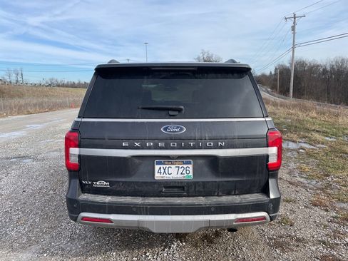 Used 2022 Ford Expedition XLT image 3